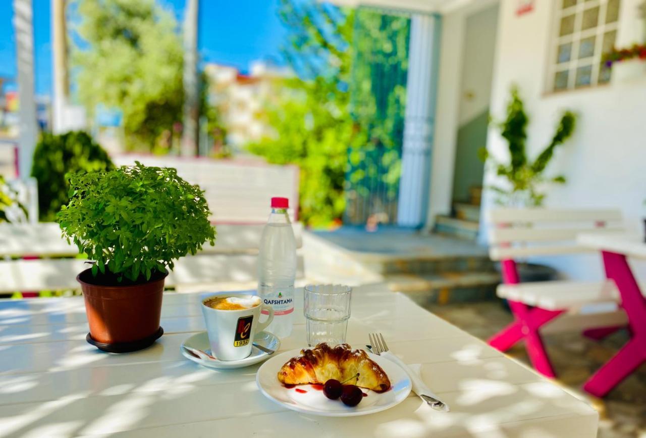 Family Hotel Haruni Ksamil Exterior foto